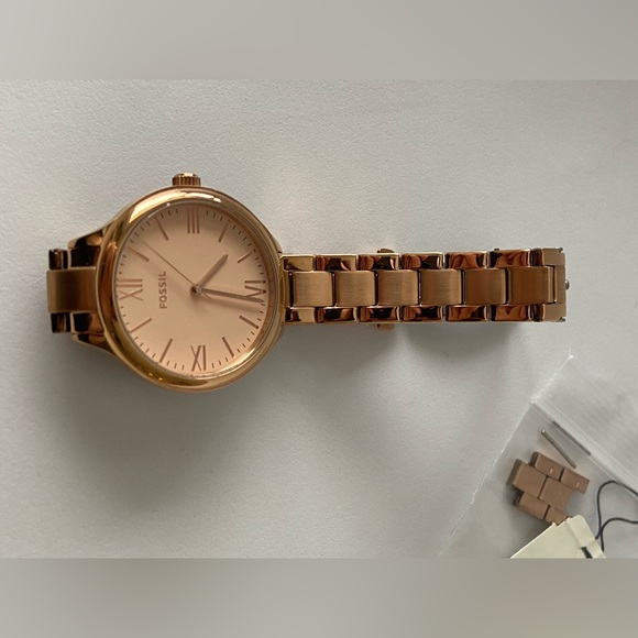 FOSSIL Rose Gold Women’s watch w/ Original tags and 2 extra links - Picture 6 of 7